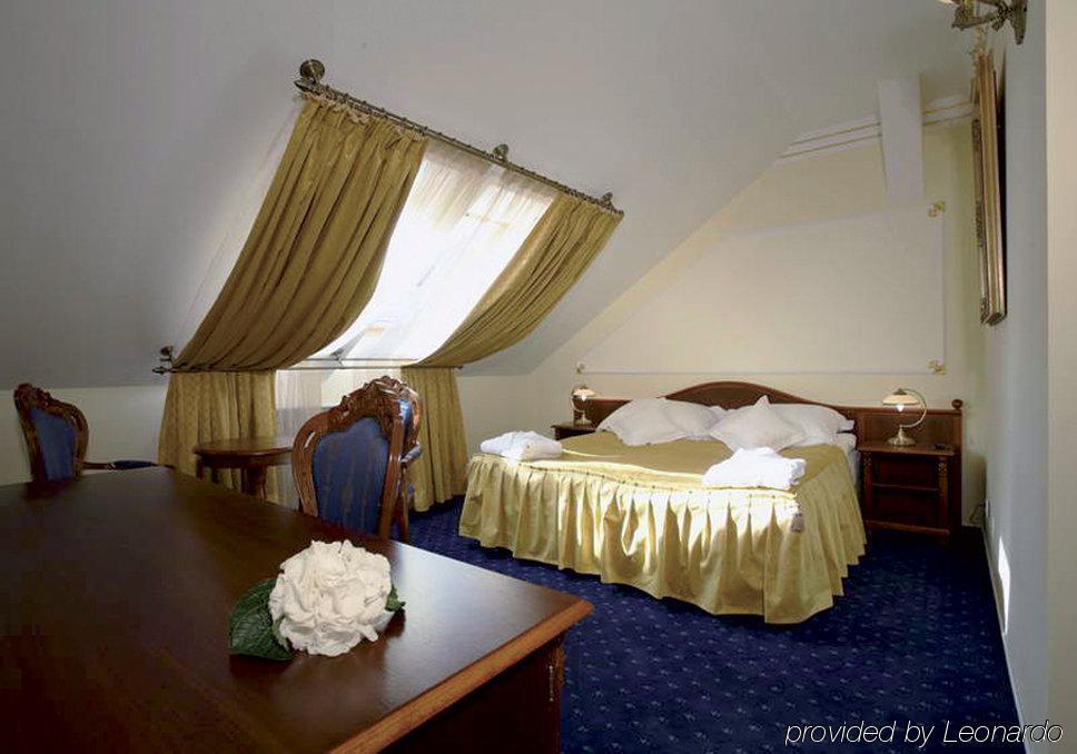 General Boutique Hotel & Wellness Прага Стая снимка